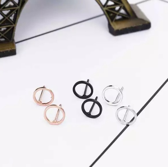 Silver Tone Simple Minimalist Circle - Picture 2 of 3